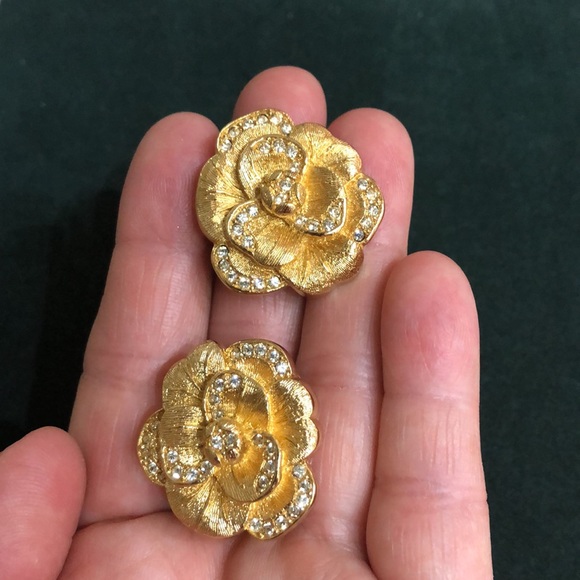 Dior gold brush tone floral clip on earrings with rhinestones. - Picture 5 of 7